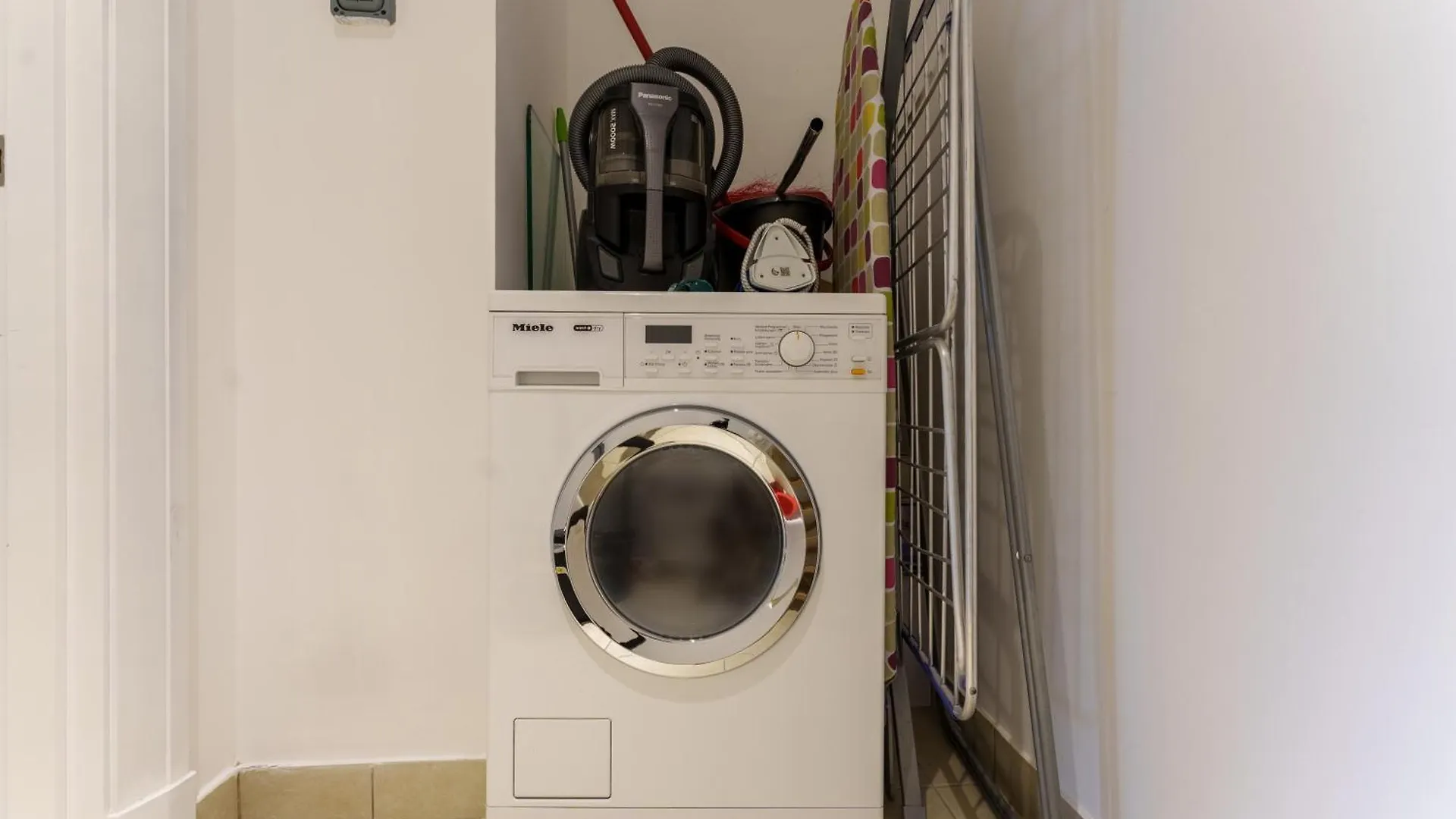 Green Living Chic 1 Bedroom Apartment Dubai