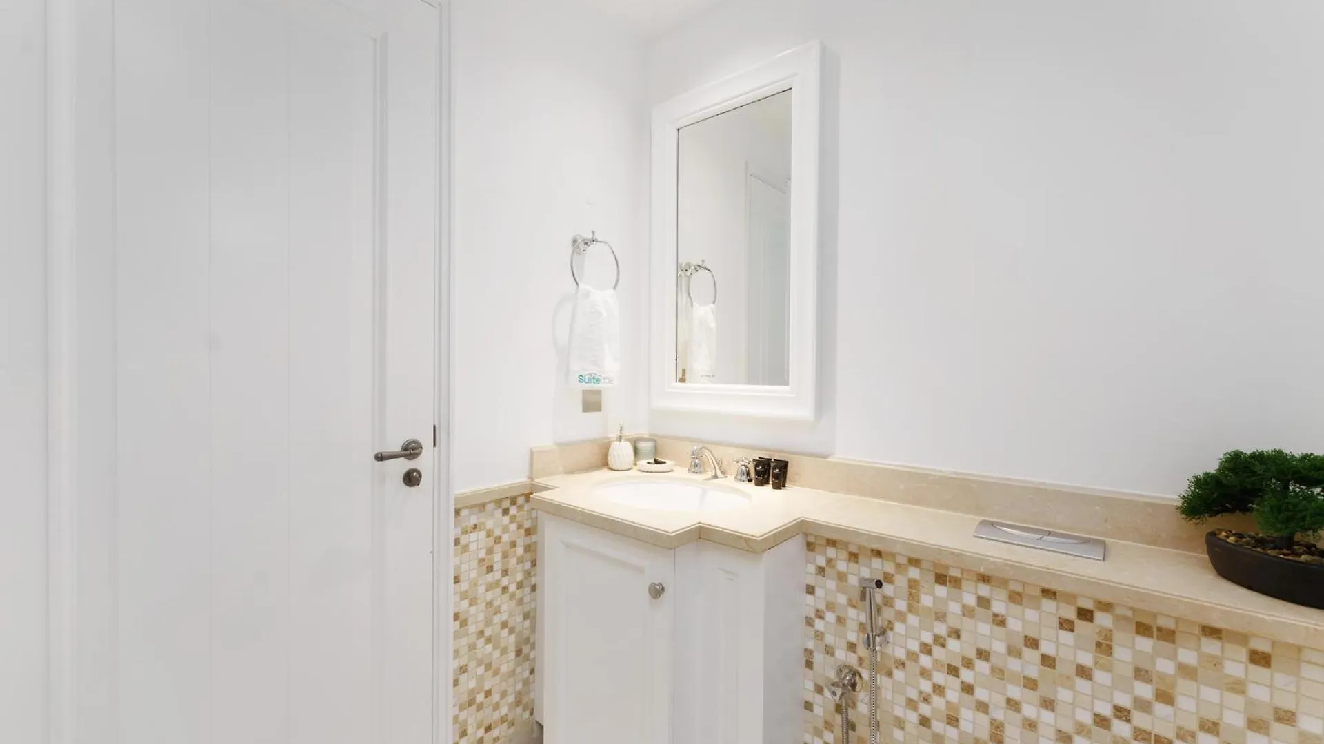 Green Living Chic 1 Bedroom Apartment Dubai