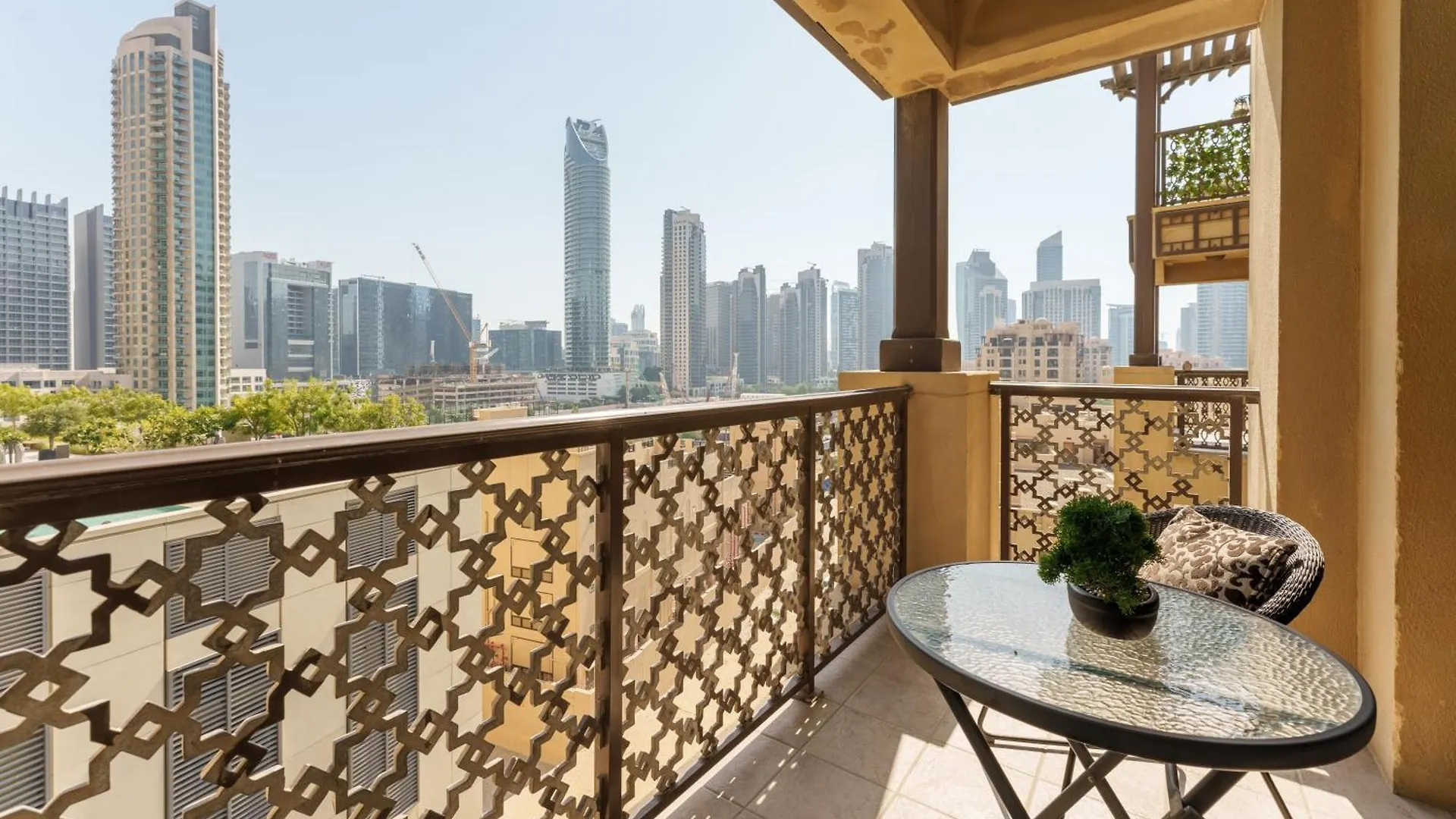 Green Living Chic 1 Bedroom Apartment Dubai