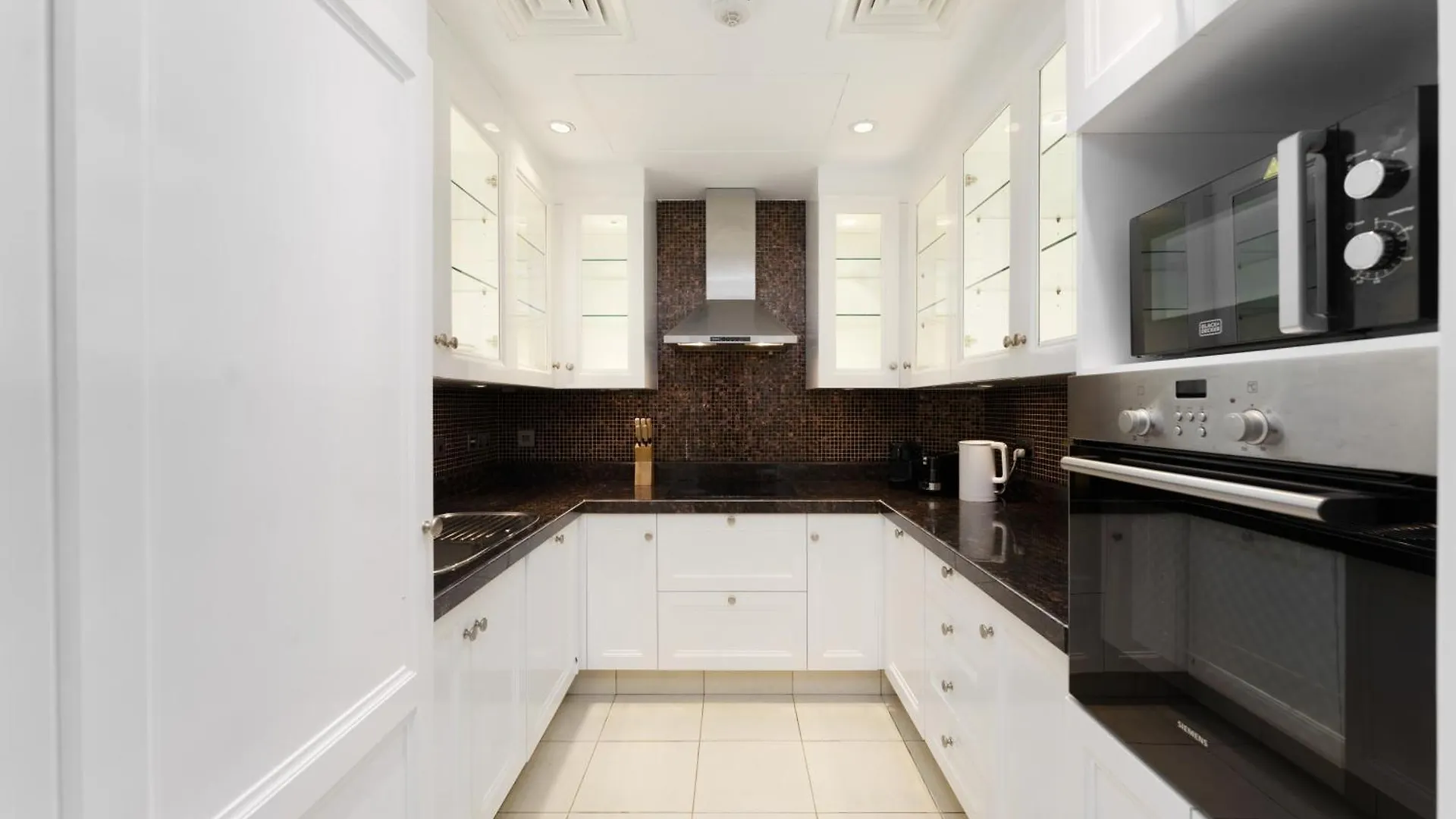 Green Living Chic 1 Bedroom Apartment Dubai